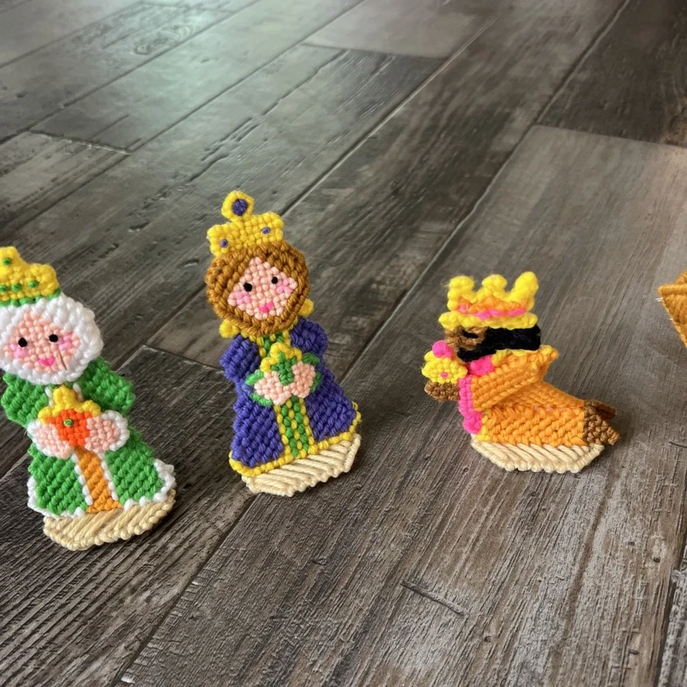 11 Piece Lot Handmade Needlepoint Plastic Canvas‎ Christmas Nativity Set Jesus